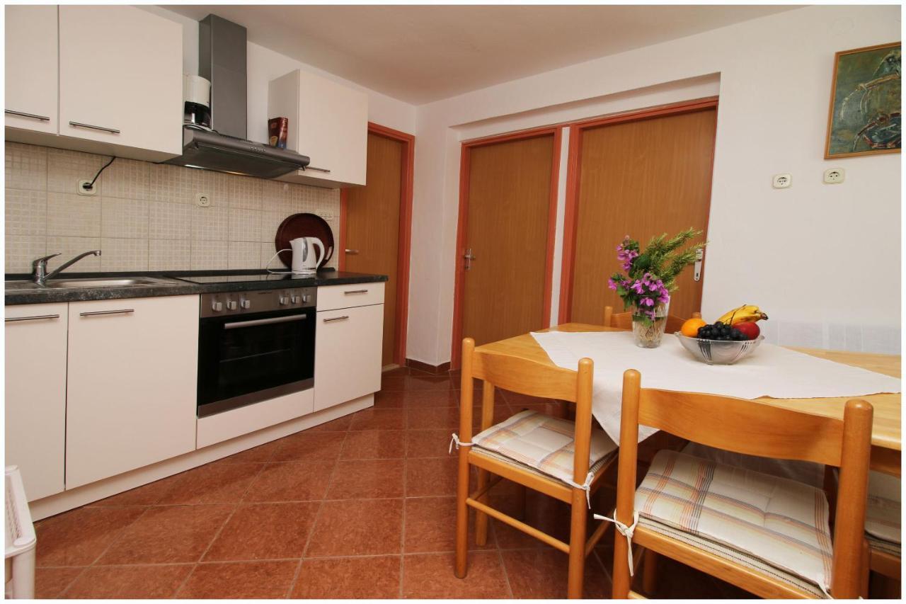 Apartments Elvis Примоштен Экстерьер фото