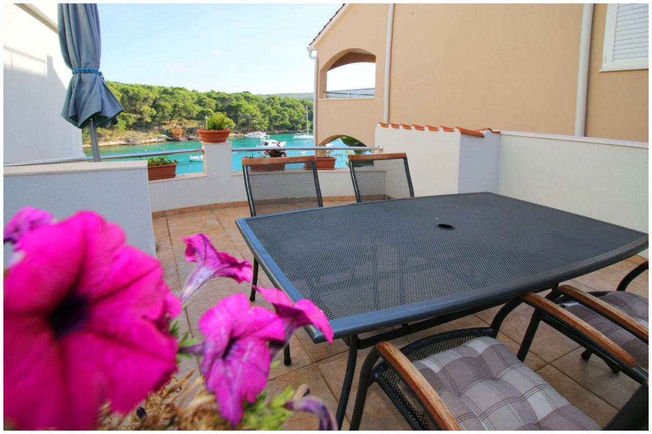 Apartments Elvis Примоштен Экстерьер фото