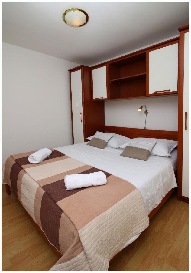 Apartments Elvis Примоштен Экстерьер фото