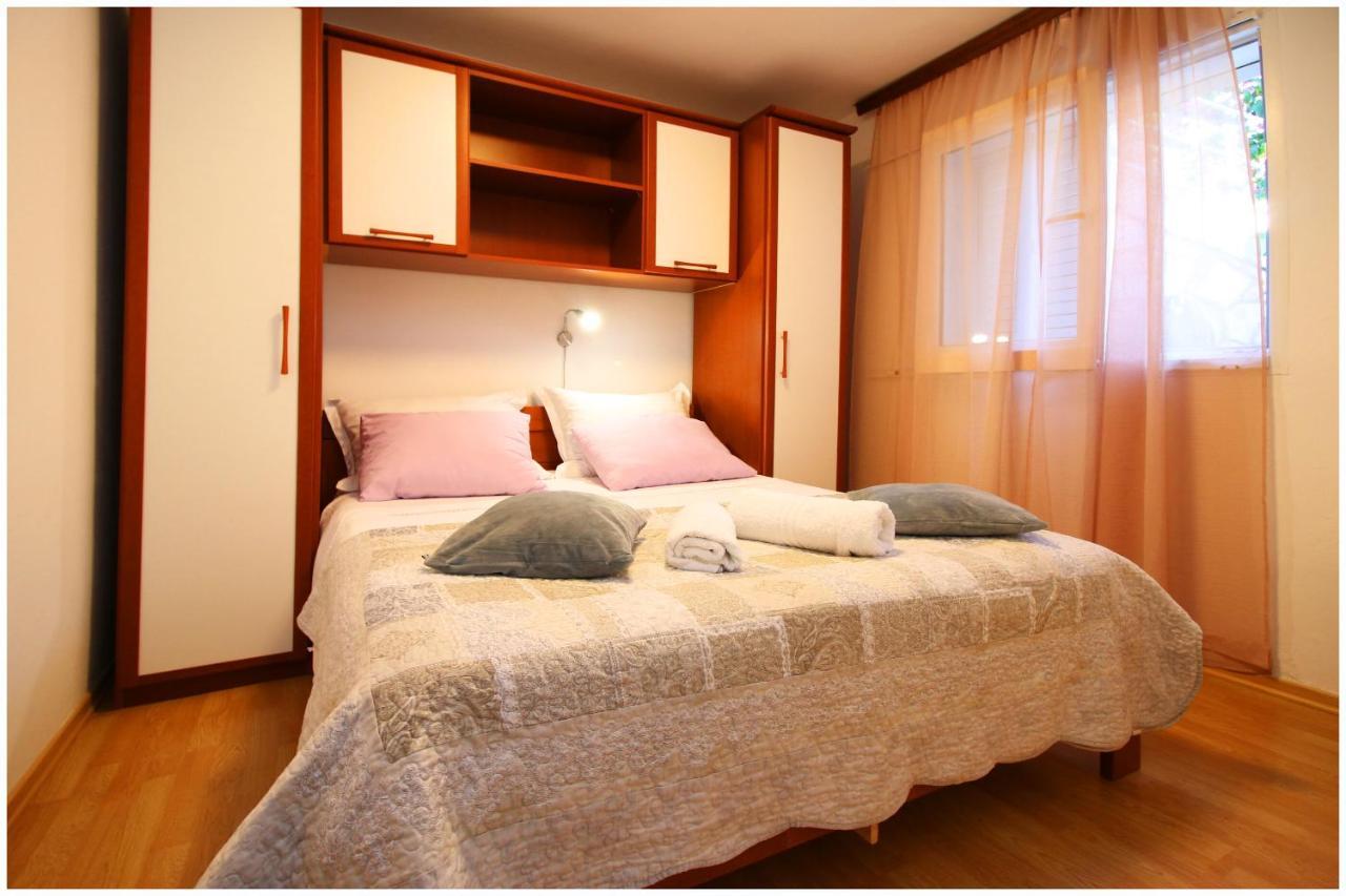 Apartments Elvis Примоштен Экстерьер фото