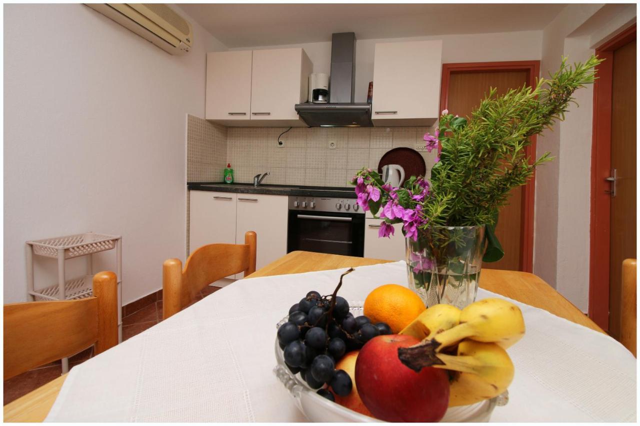 Apartments Elvis Примоштен Экстерьер фото