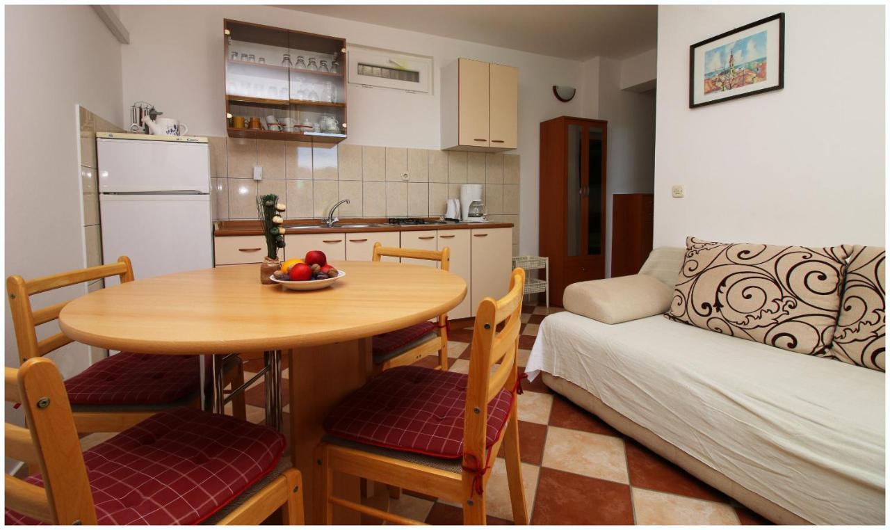 Apartments Elvis Примоштен Экстерьер фото