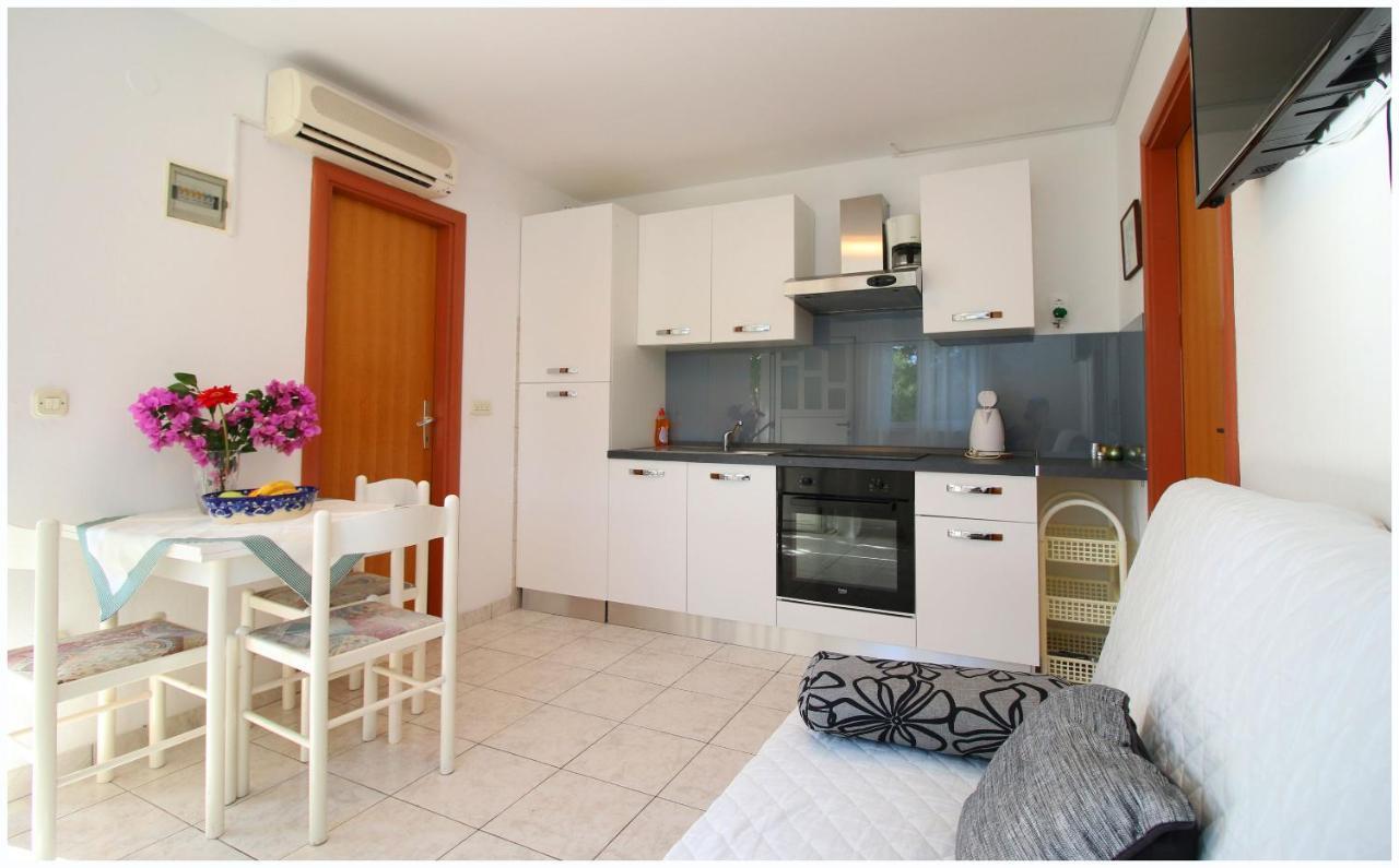 Apartments Elvis Примоштен Экстерьер фото