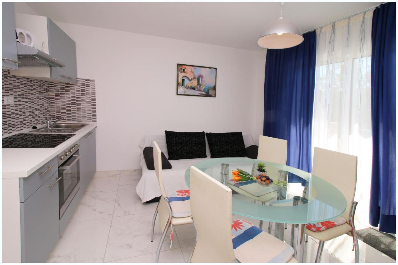 Apartments Elvis Примоштен Экстерьер фото