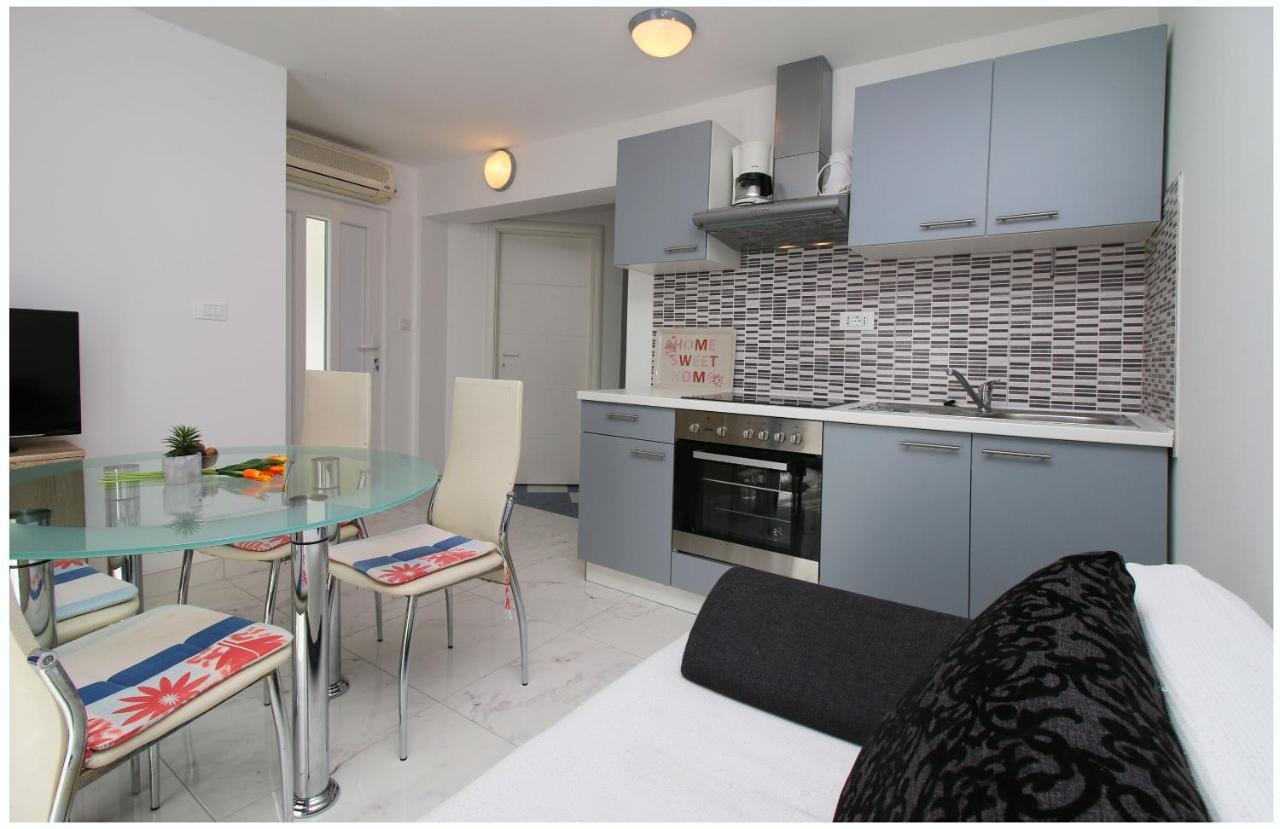 Apartments Elvis Примоштен Экстерьер фото